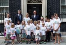 Children campaigning to Break the Bag Habit meet the PM
